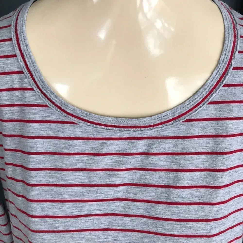 Tommy Bahama light gray/red stripe knit top, M - Picture 2 of 3